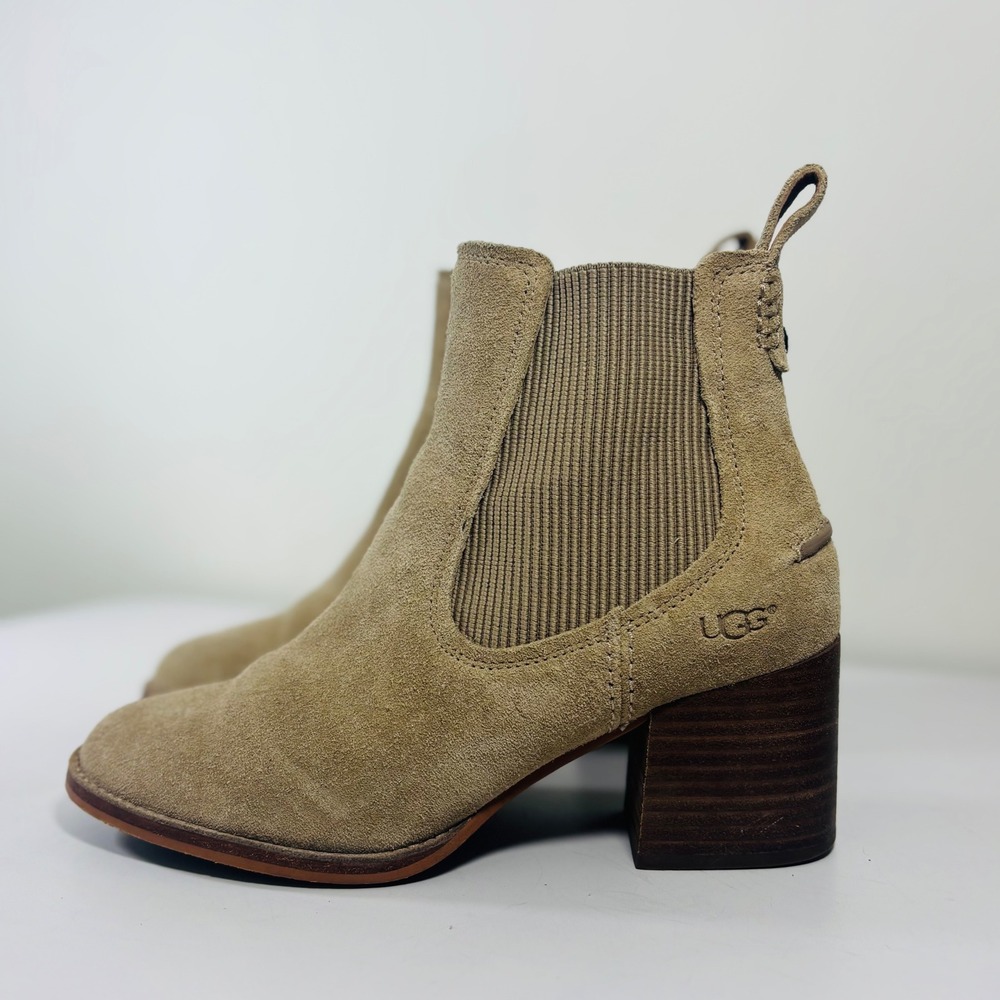 UGG Faye Suede‎ Chelsea Ankle Beige Tan Heel Block Ankle Women's Boots Size 8